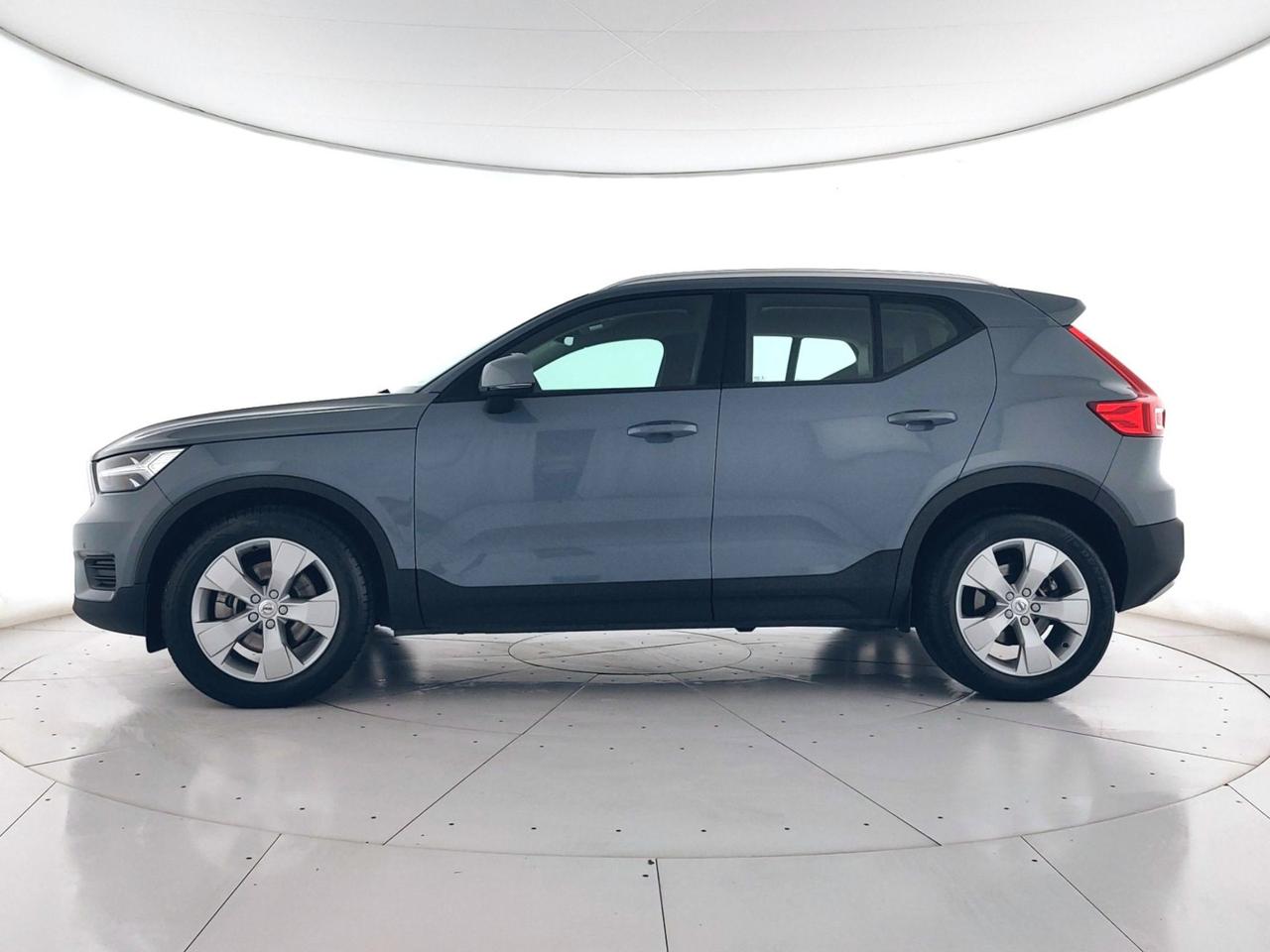 VOLVO XC40 2.0 d4 Momentum awd geartronic PELLE+LED+C19"
