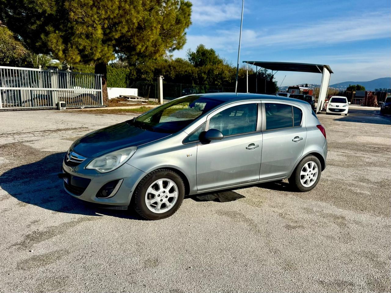 Opel Corsa 1.2 Benzina/Metano Neopatentati UNIPROPRI