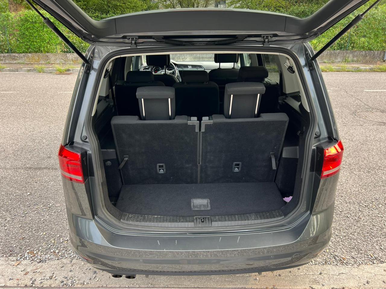 Volkswagen Touran 2.0 TDI 150 CV SCR DSG Business BlueMotion Technology