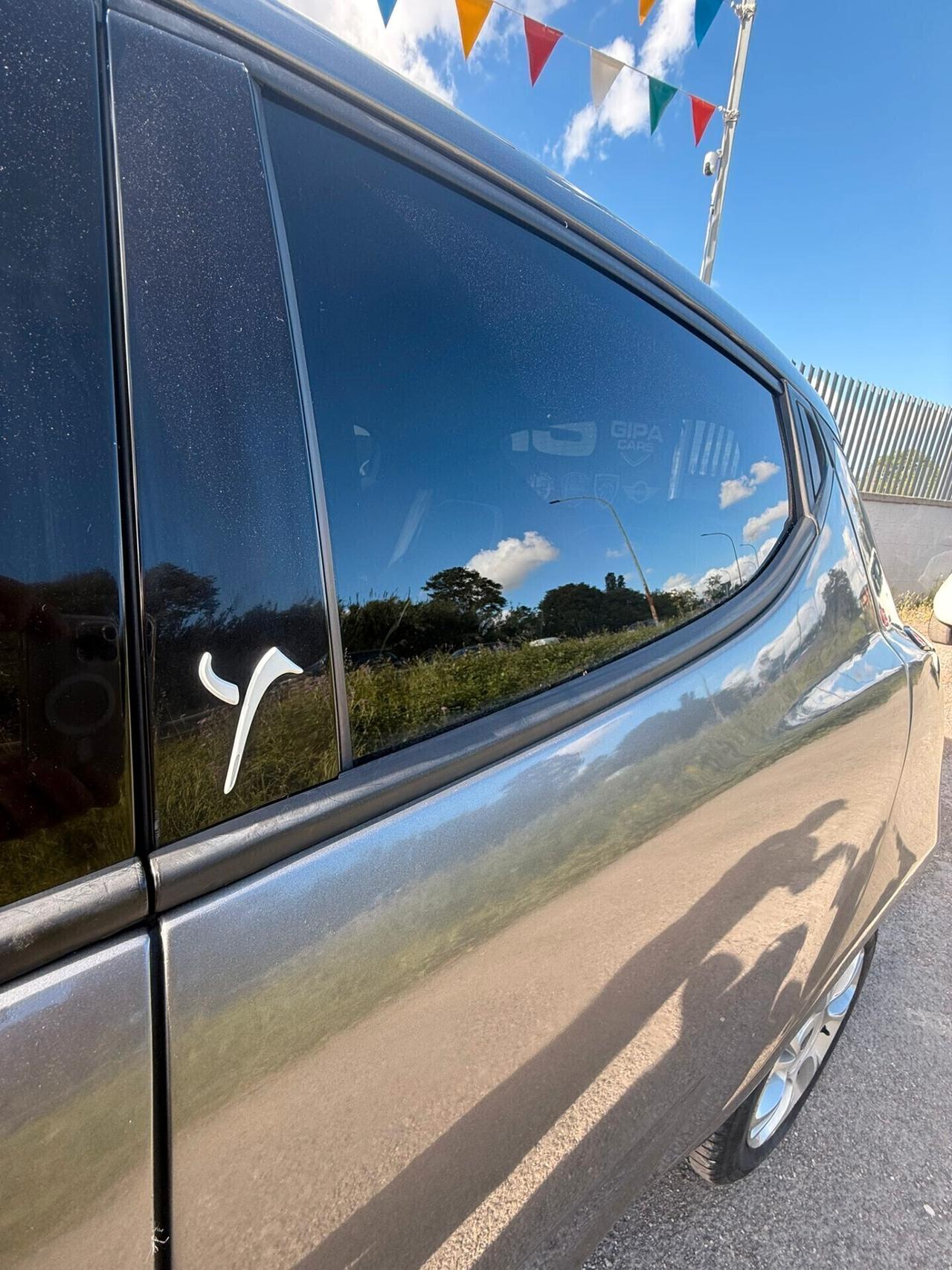 Lancia Ypsilon 0.9 TwinAir 85 CV 5 porte Metano Ecochic Elle