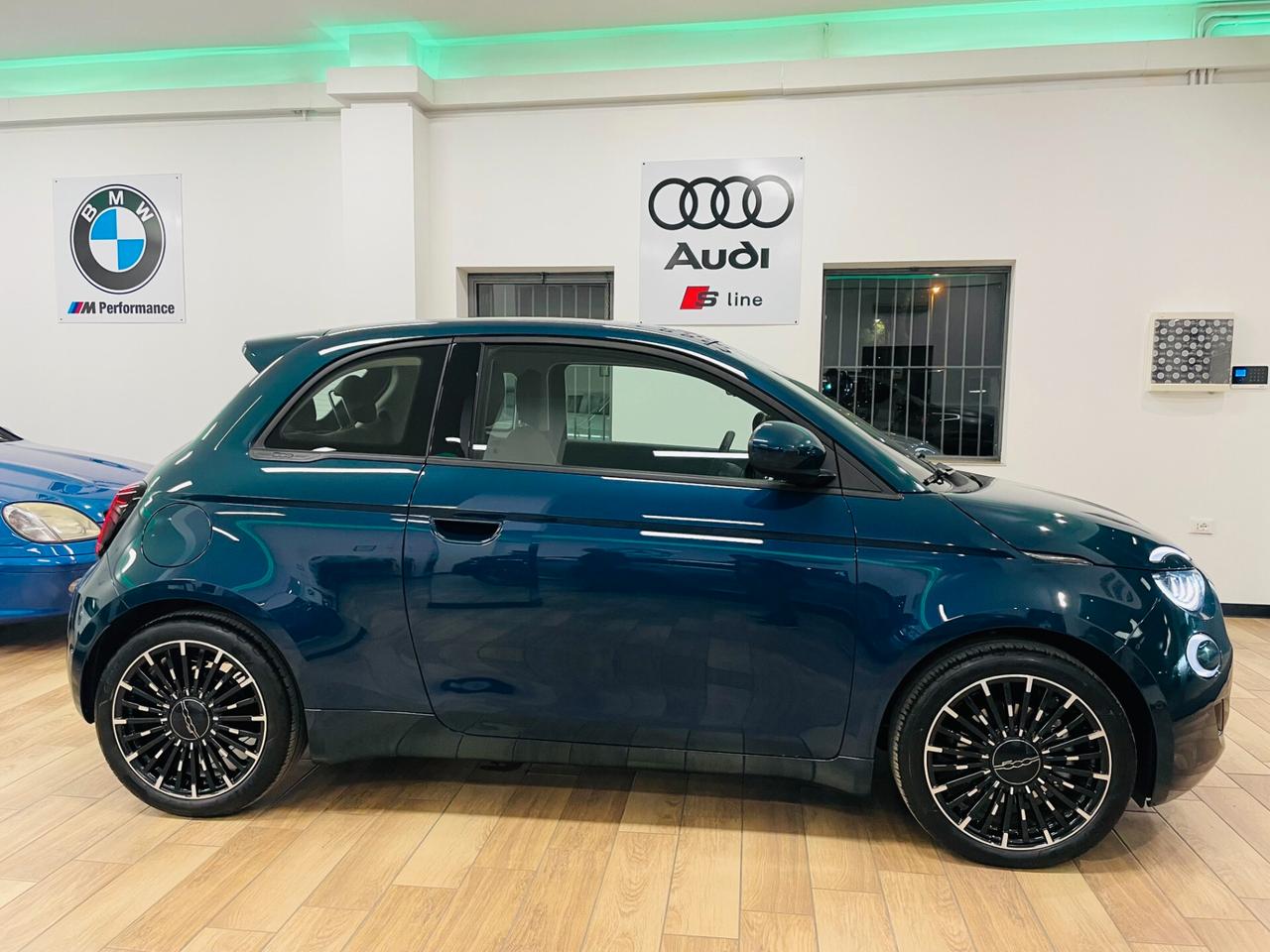 Fiat 500e Icon - Pack style Ocean Blue Metallic