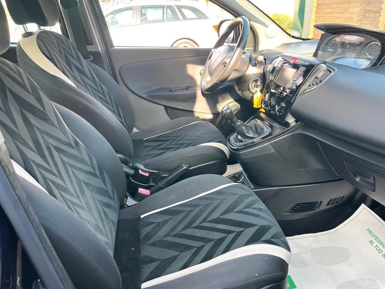 Lancia Ypsilon 1.3 MJT 95 CV 5 porte Platinum