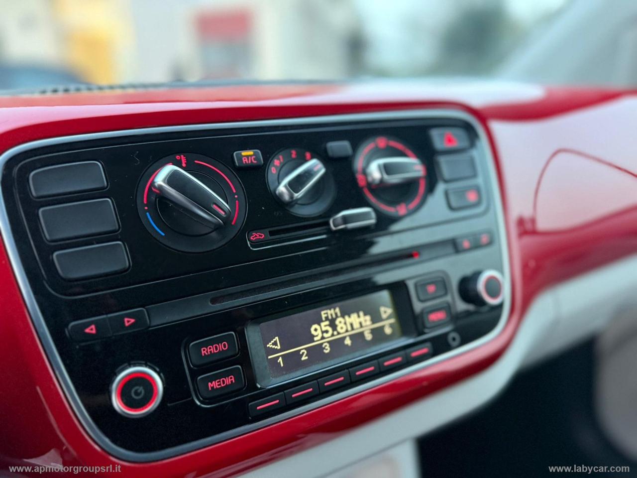 VOLKSWAGEN 1.0 75 CV 5p. high up!