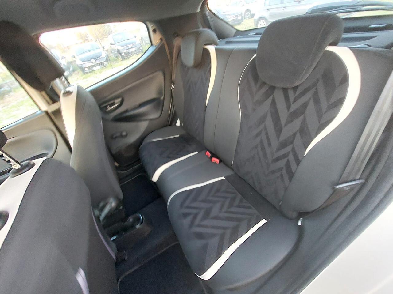 Lancia Ypsilon 1.2 69 CV 5 porte Platinum
