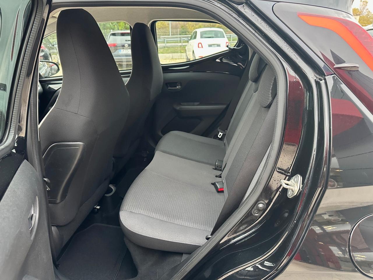 Toyota Aygo Connect 1.0 VVT-i 72 CV 5 porte x-play