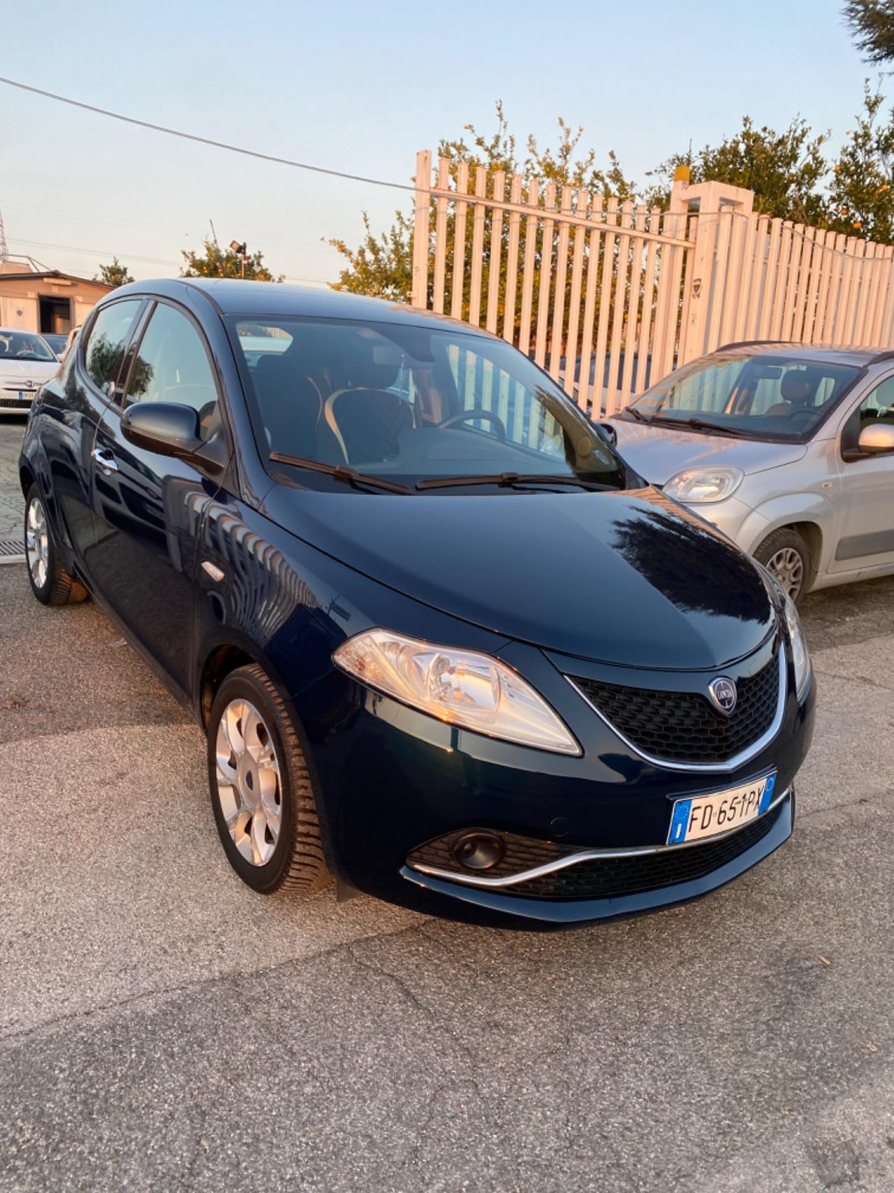 Lancia Ypsilon 1.2 69 CV 5 porte GPL Ecochic Silver