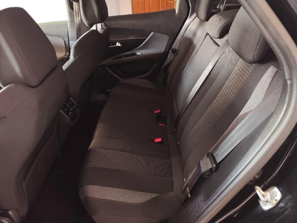 Peugeot 3008 1.5 EAT8 Business 130cv -2021