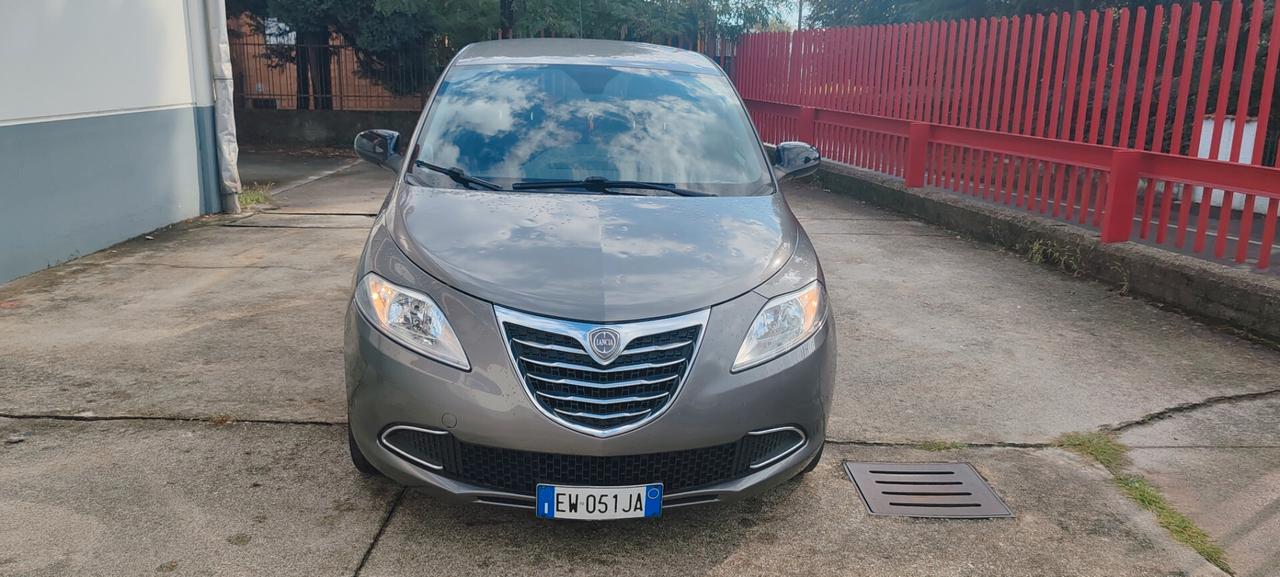Lancia Ypsilon 1.2 69 CV 5 porte S&S Silver