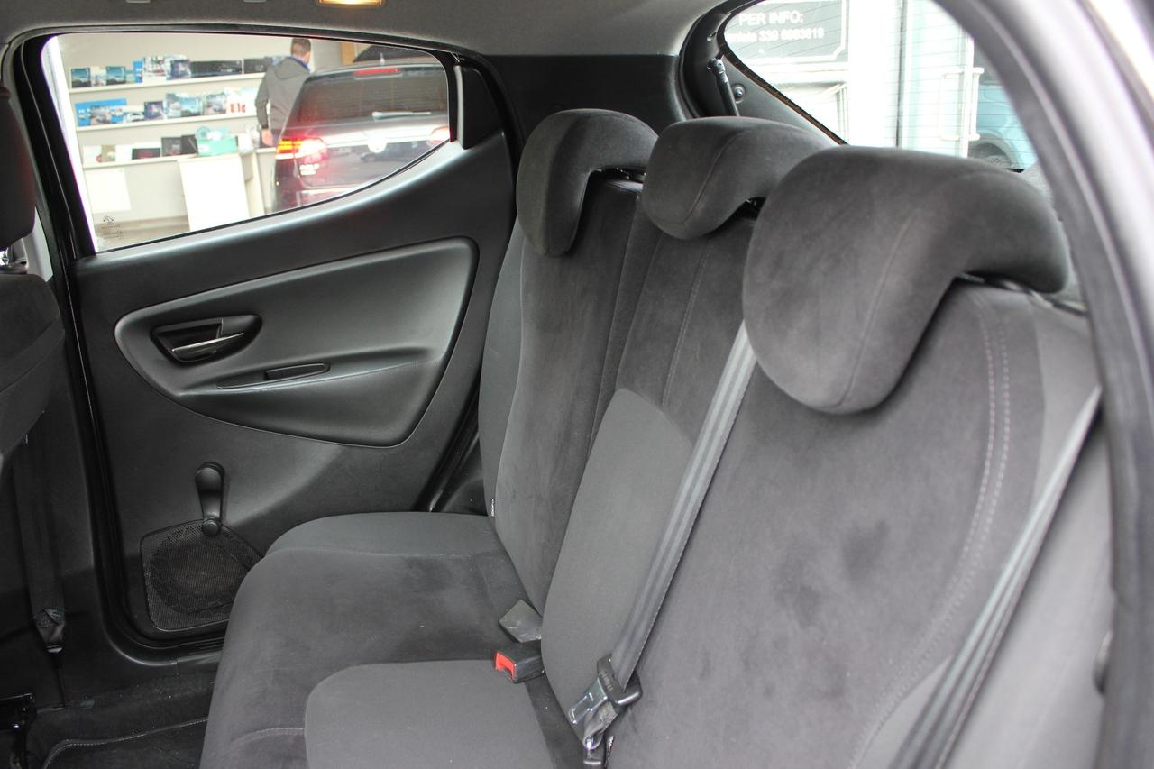 Lancia Ypsilon 1.2 69 CV 5 porte Gold PER NEOPATENTATI!!