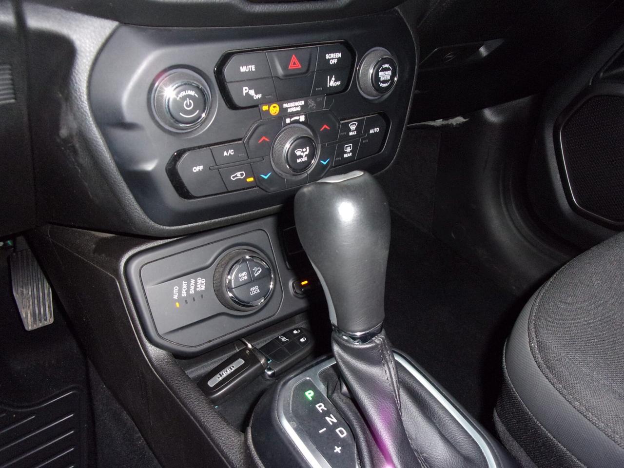 Jeep Renegade 1.5 Turbo T4 MHEV Summit