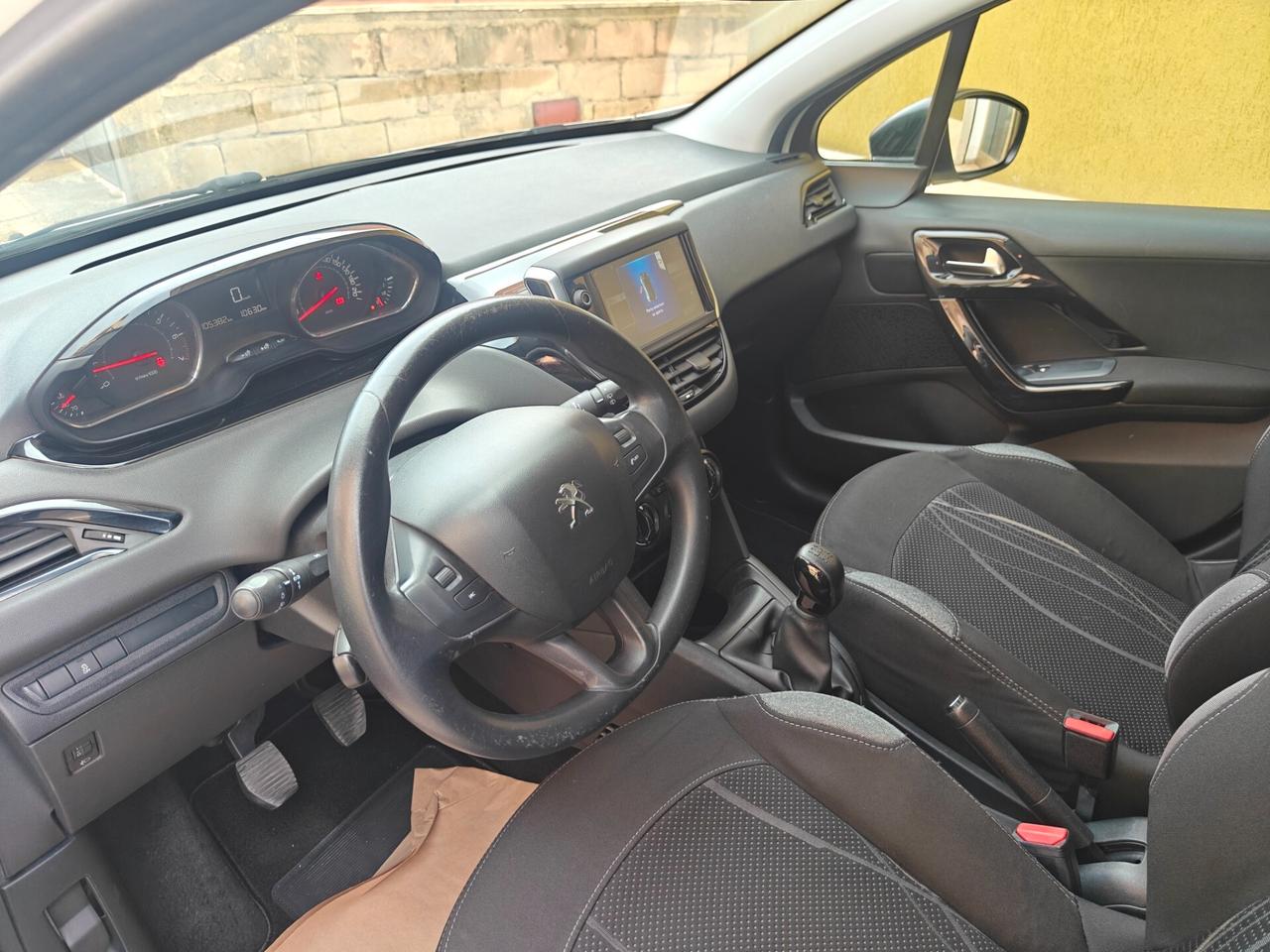 Peugeot 208 1.2 VTi Active Ok neop