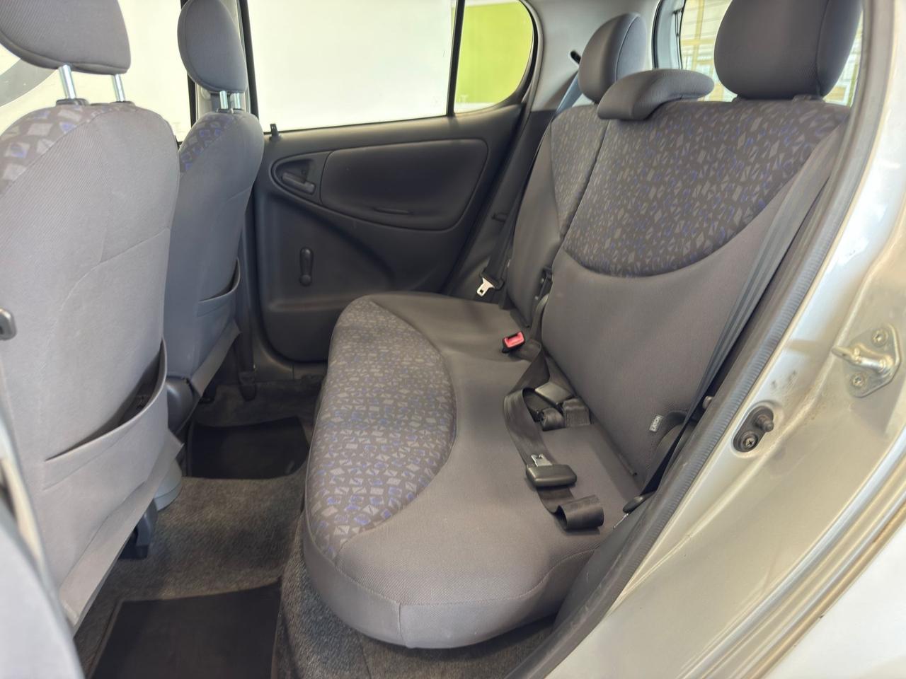 Toyota Yaris 1.3i 16V cat 5 porte Luna