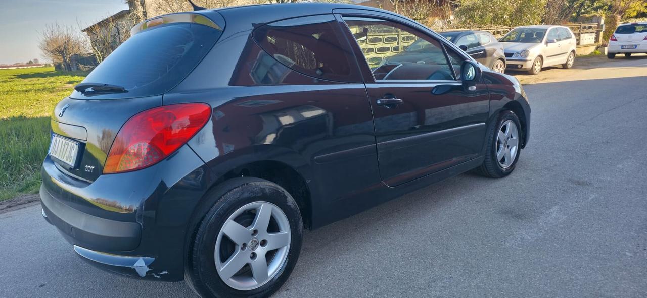 Peugeot 207 1.4 8V 75CV 3p. ONE Line neopatentati
