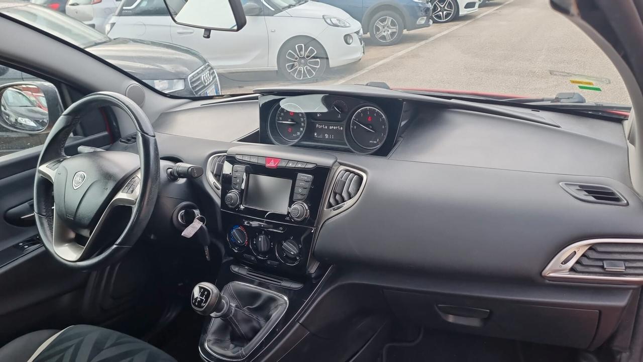 Lancia Ypsilon 0.9 TwinAir 85 CV 5 porte Metano Ecochic Platinum