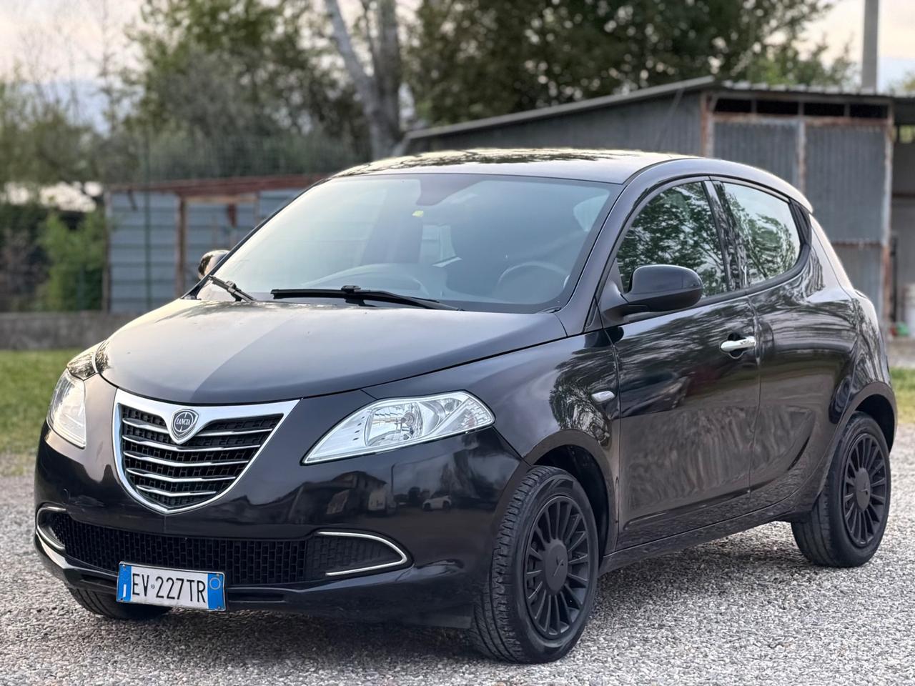 Lancia Ypsilon 1.2 69 CV 5 porte Silver