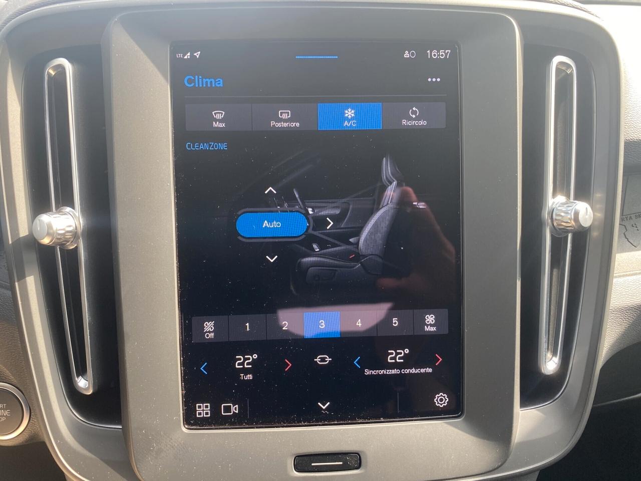 Volvo XC40 B3 (Benzina/Hybrid) Autom. Essential