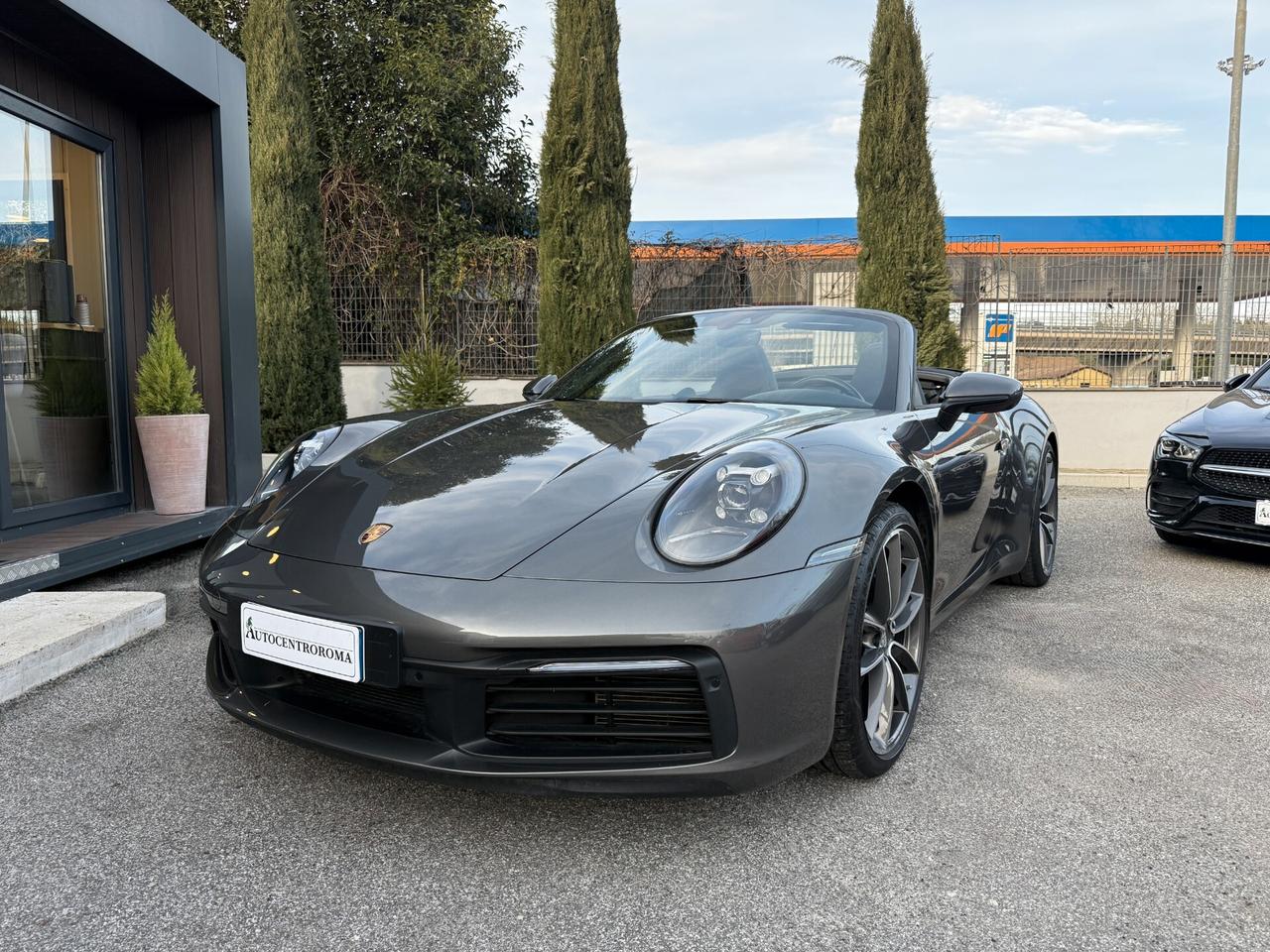 Porsche 911 992 Carrera 4 Cabrio auto