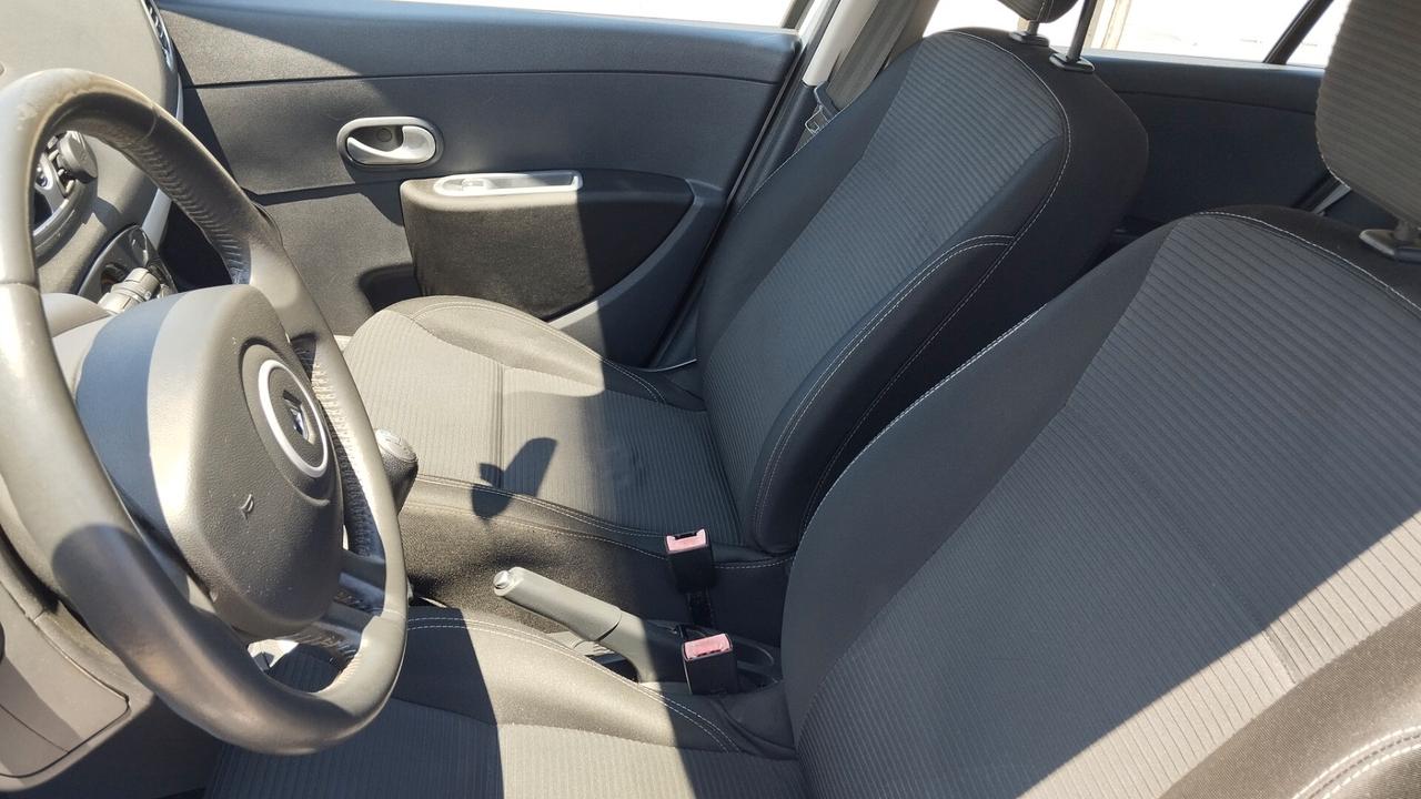 RENAULT CLIO 1.5 DCI- NAVI 2012