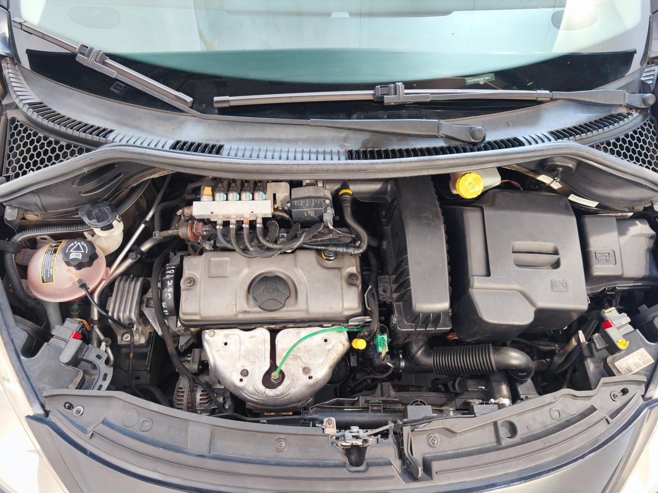 Peugeot 207 1.4 75 CV GPL