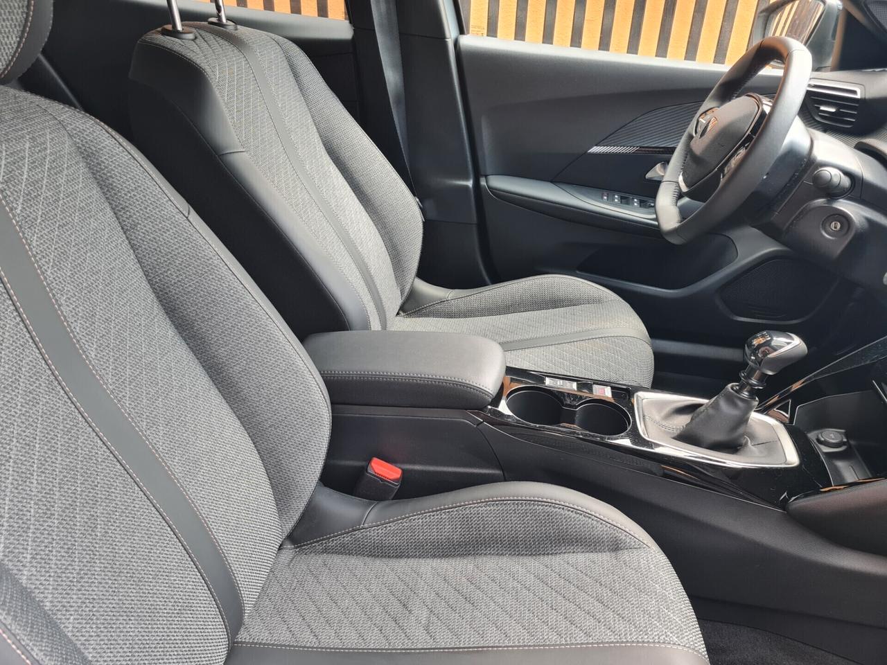 Peugeot 2008 PureTech 100 S&S Allure*CRUISE*CARPLAY*NAVI*