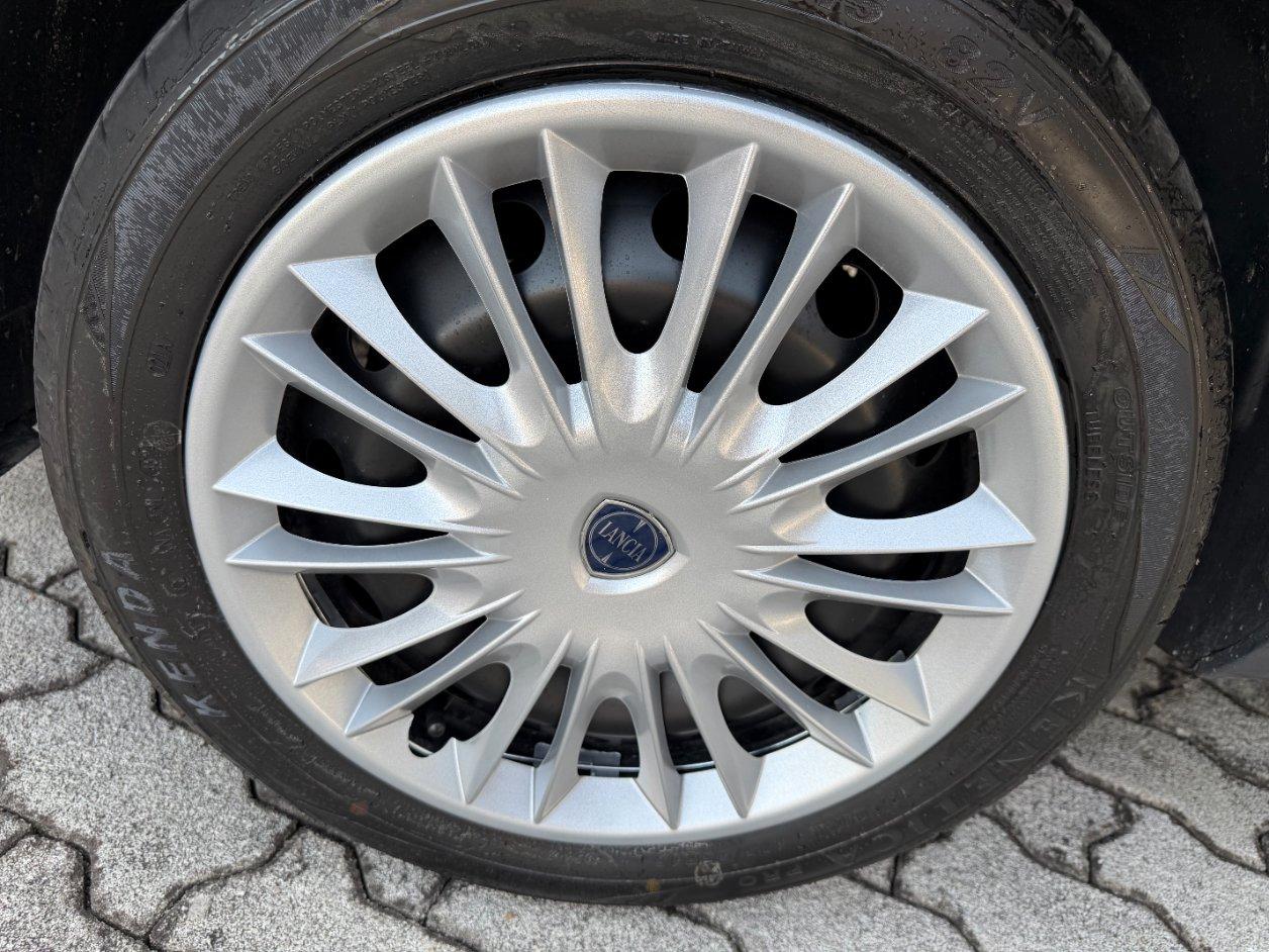 Lancia Ypsilon 3 Porte Ypsilon 1.2 8v Elle 69cv