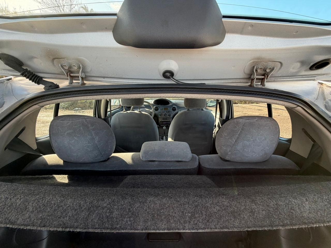 Toyota Yaris 1.0i 16V cat 5 porte Sol