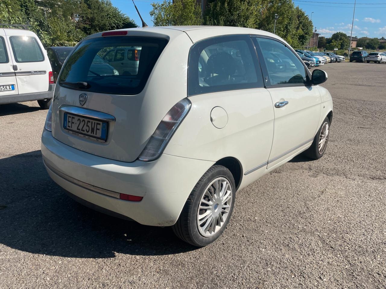 Lancia Ypsilon 1.3 MJT 75 CV Platinum
