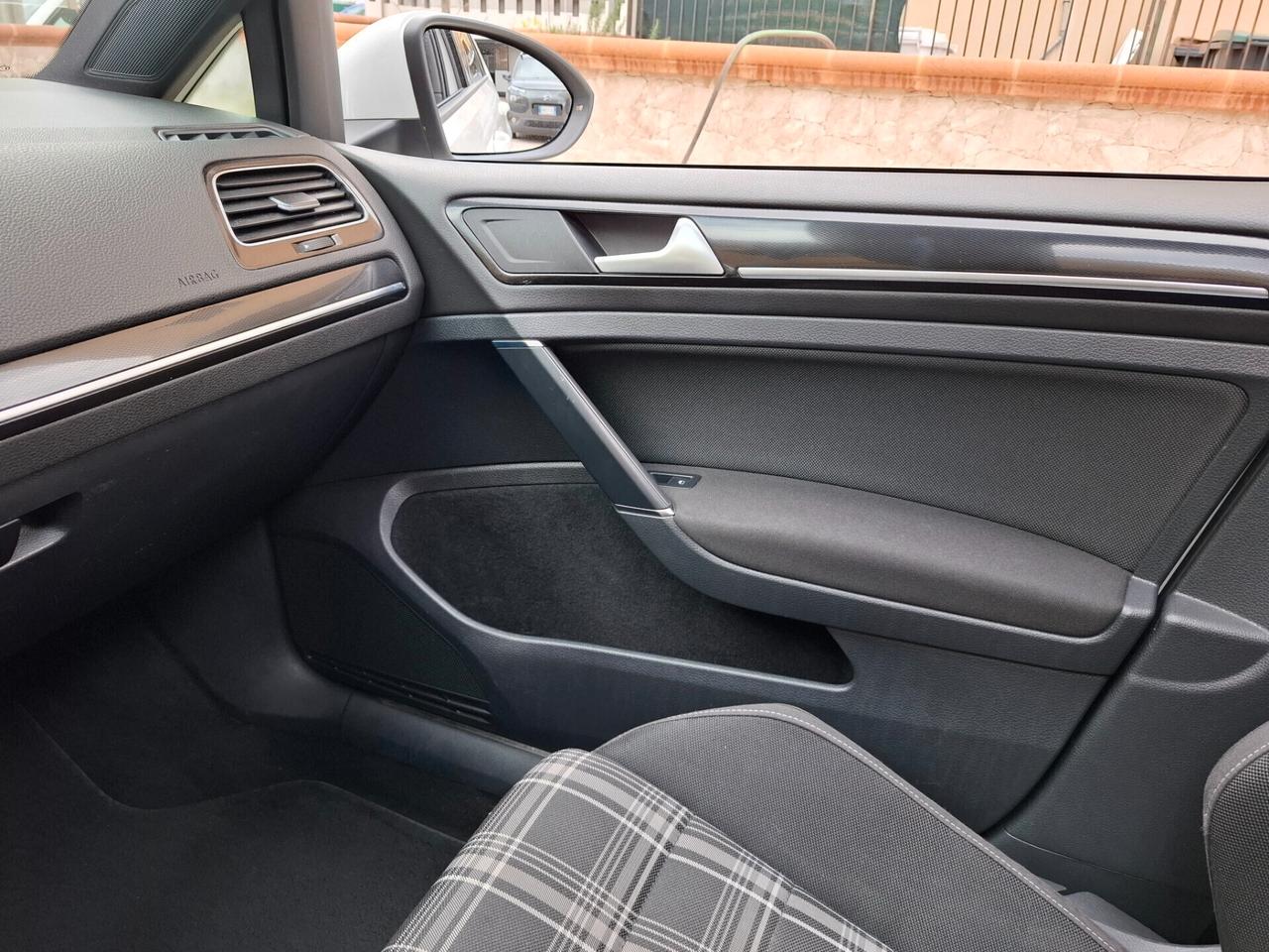 Volkswagen Golf - 2.0 TDI GTD PANO