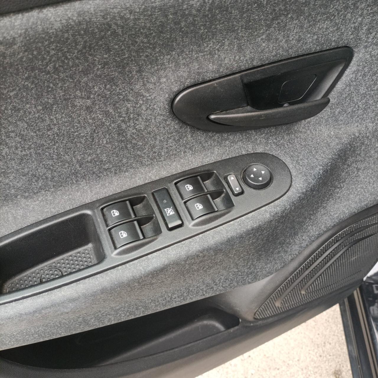 Lancia Ypsilon 1.0 FireFly 5 porte S&S Hybrid Silver