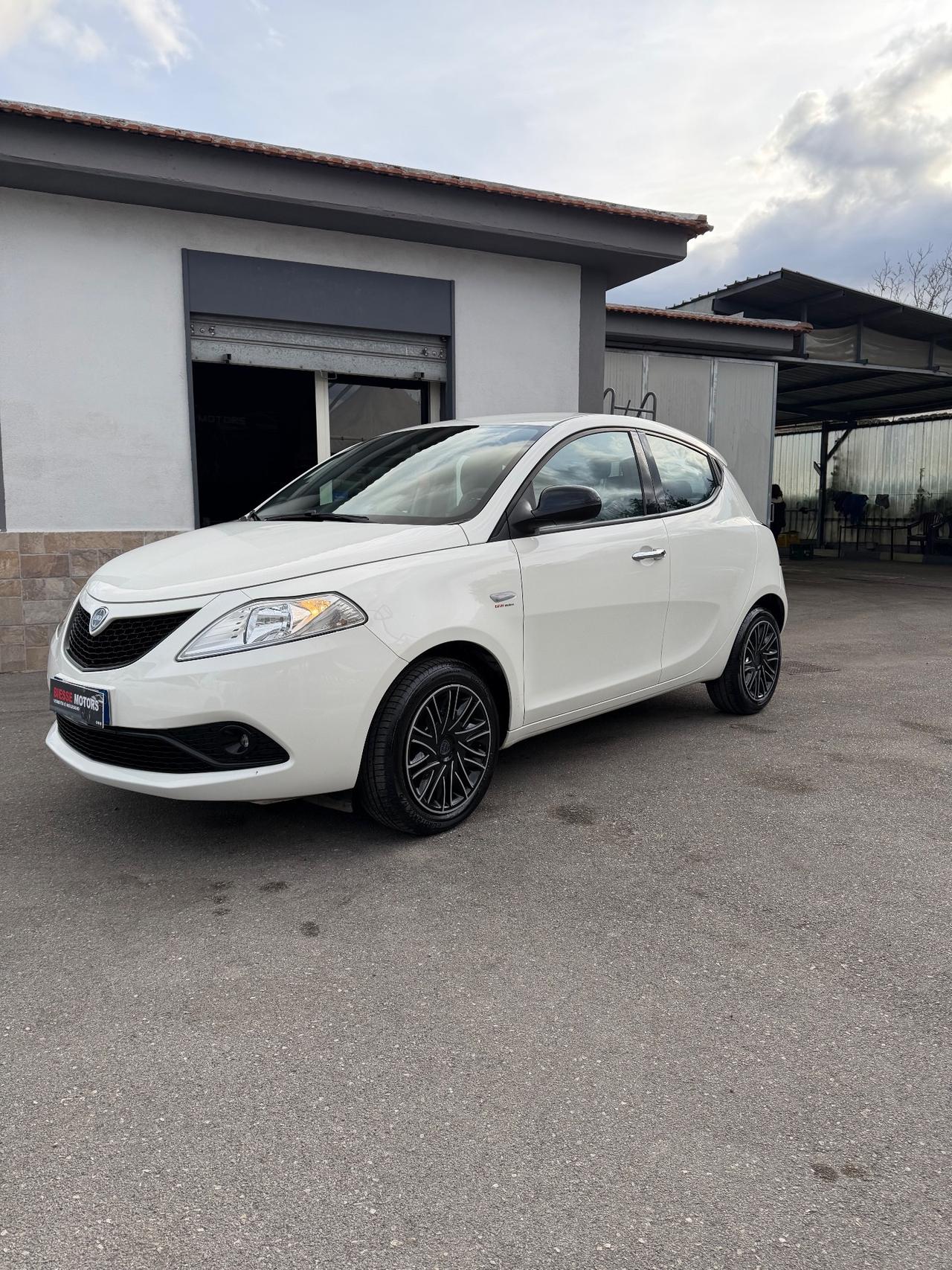 Lancia Ypsilon Hybrid Ecochic