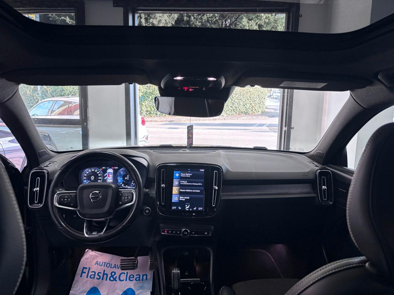 Volvo XC40 R-DESIGN LET-NAVI-TETTO