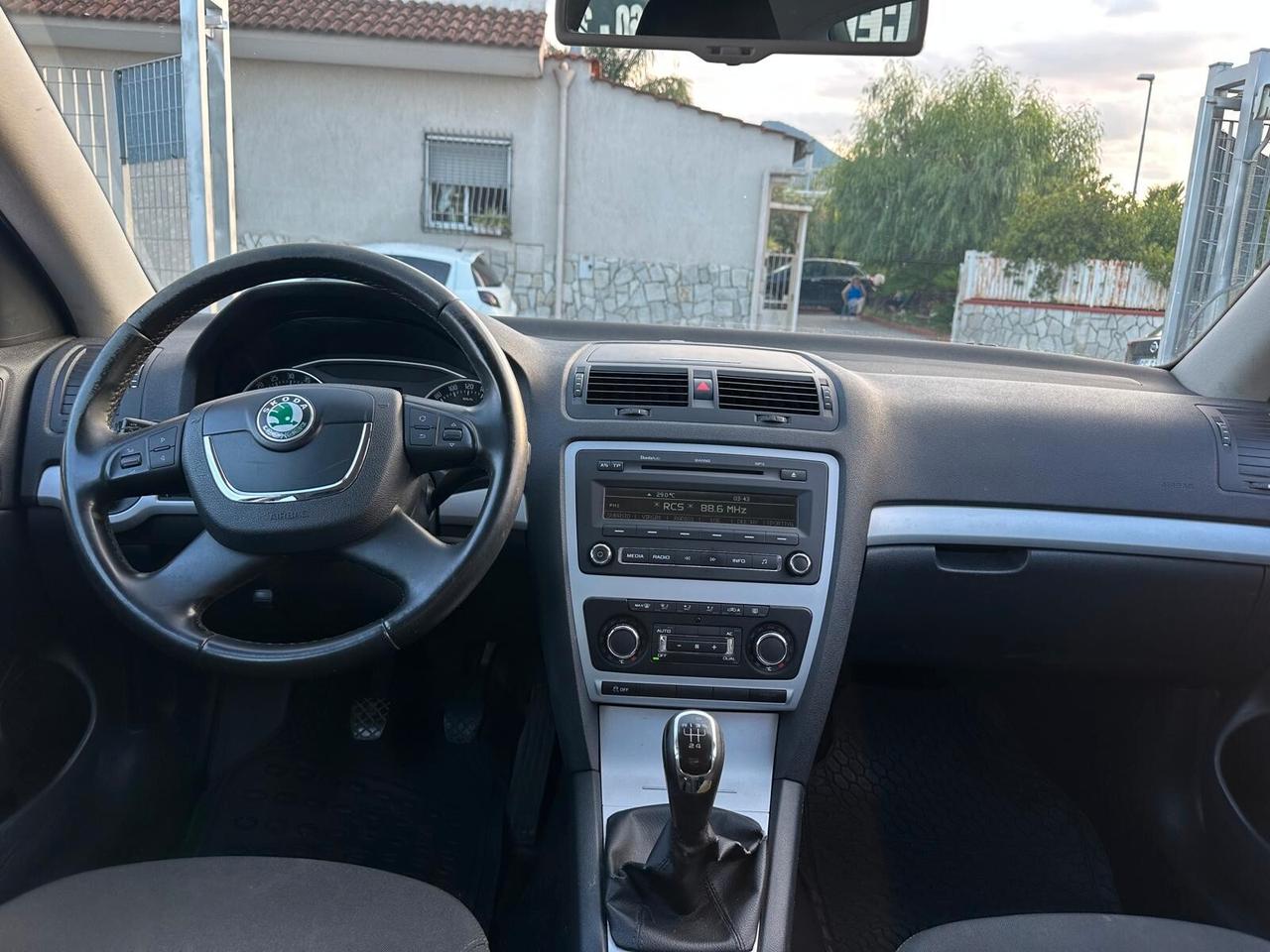 Skoda Octavia 1.6 TDI CR F.AP. Elegance-01/2012
