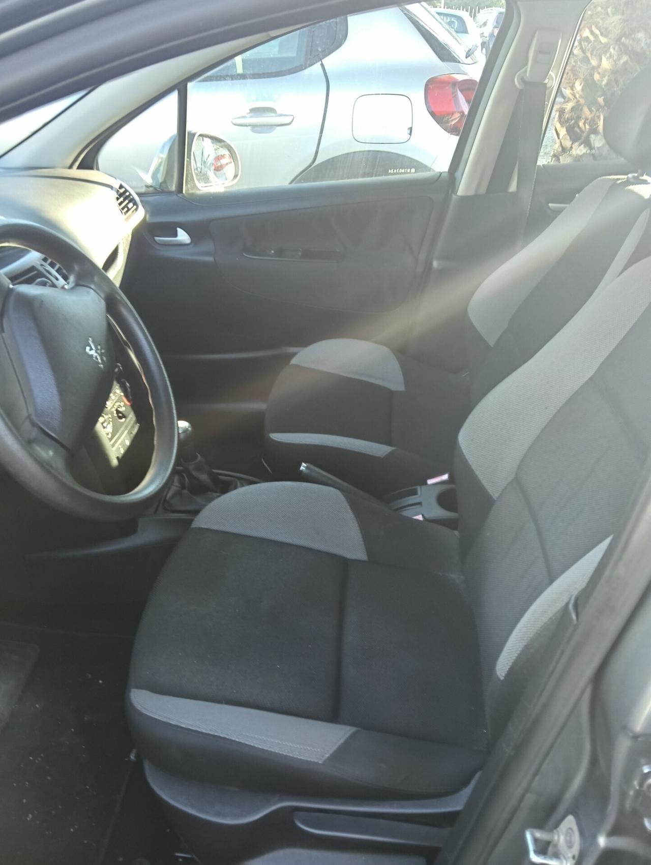 Peugeot 207 1.4 HDi 70CV 5p. X Line