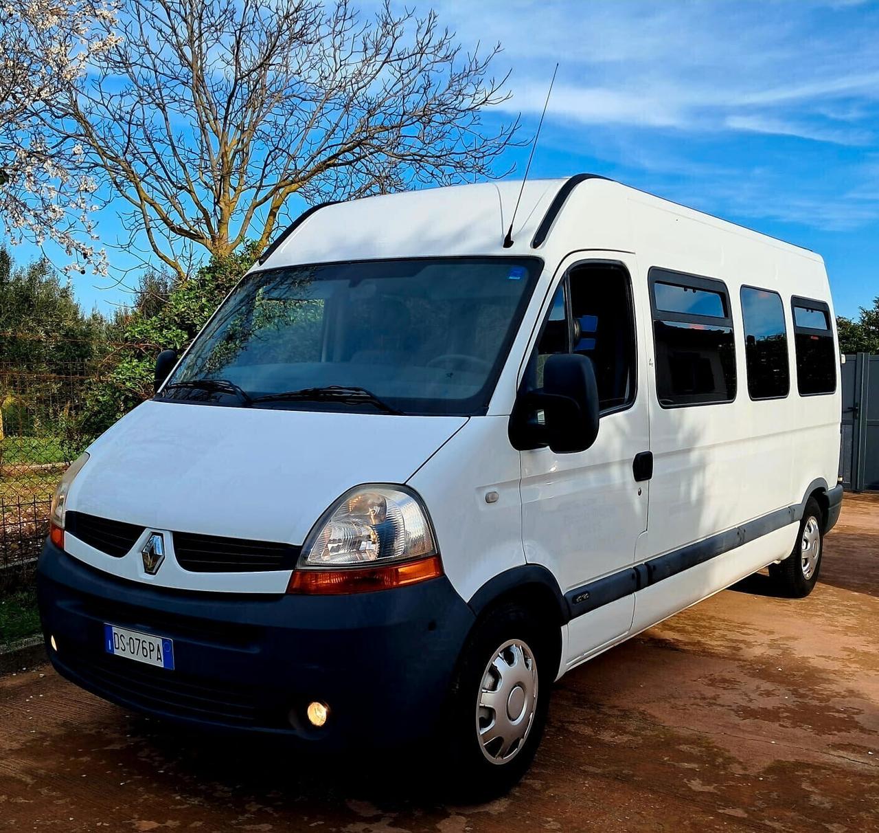 Renault Master 9 posti 4 carrozzine trasporto disabili pedana elettroidraulica
