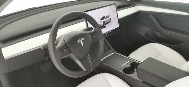 TESLA Model 3 RWD