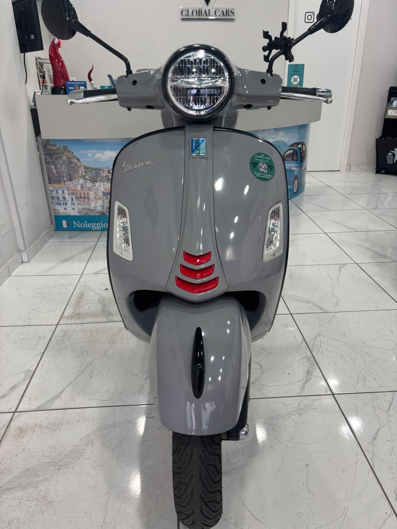 Piaggio Vespa 300 GTS sport
