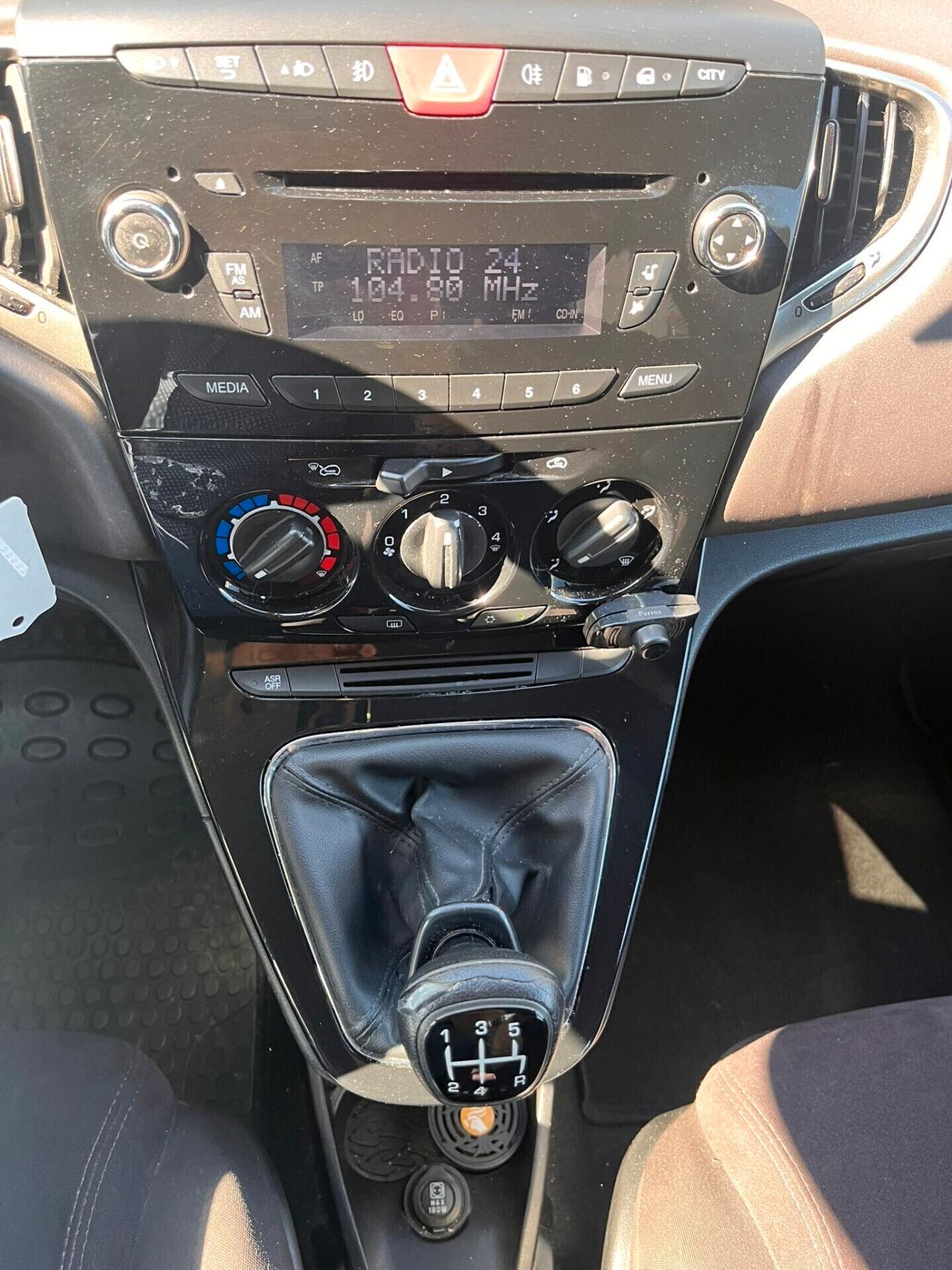 Lancia Ypsilon 0.9 TwinAir 85 CV 5 P Metano Ecochic Gold - 2013