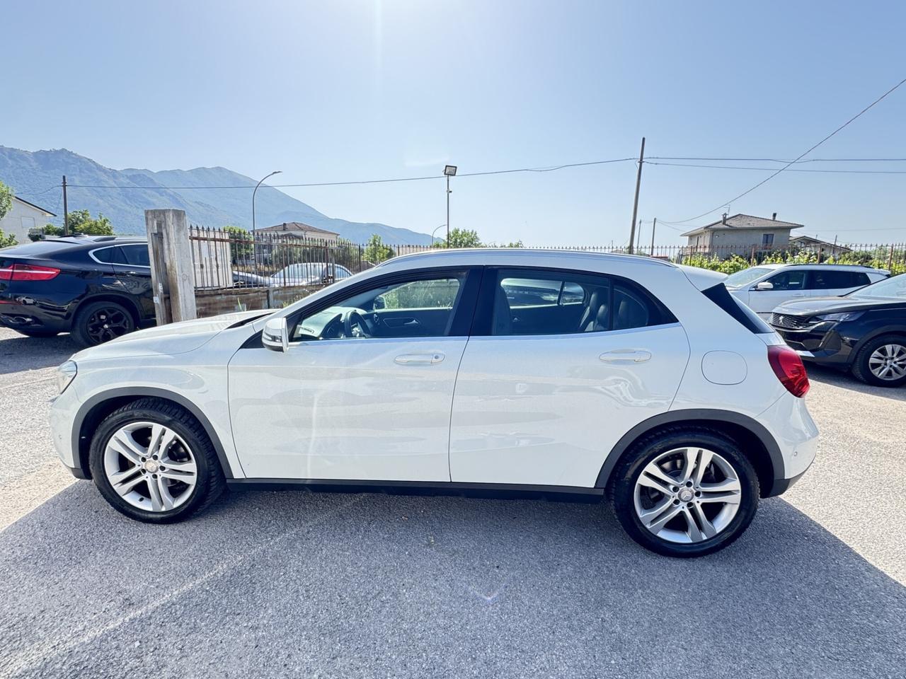 MERCEDES-BENZ GLA 200CDI PREMIUM PER NEOPATENTATI