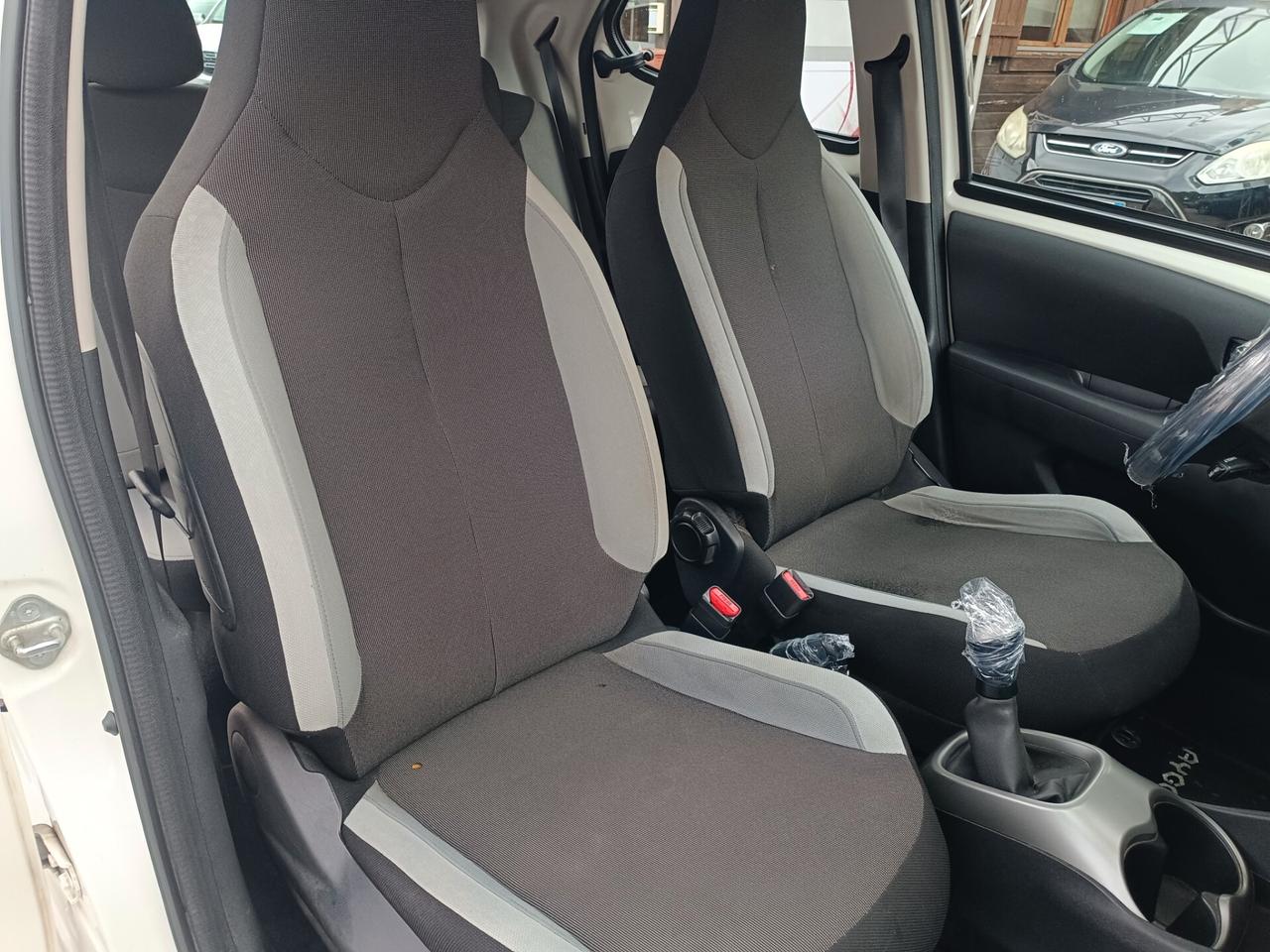 Toyota Aygo 1.0 VVT-i 69 CV 5 porte x-cool