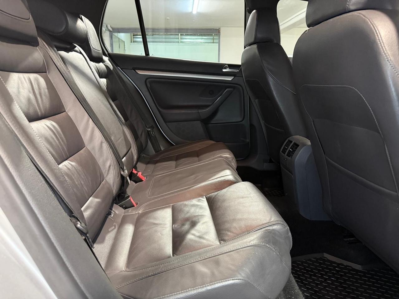 Volkswagen Golf 3.2 VR6 4mot. 5p. R32