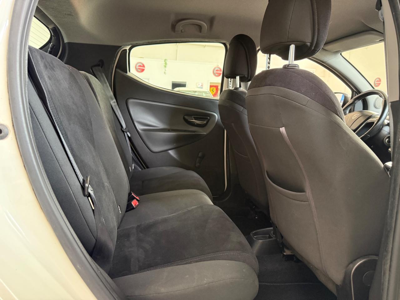 Lancia Ypsilon 0.9 TwinAir 85 CV 5 porte Metano