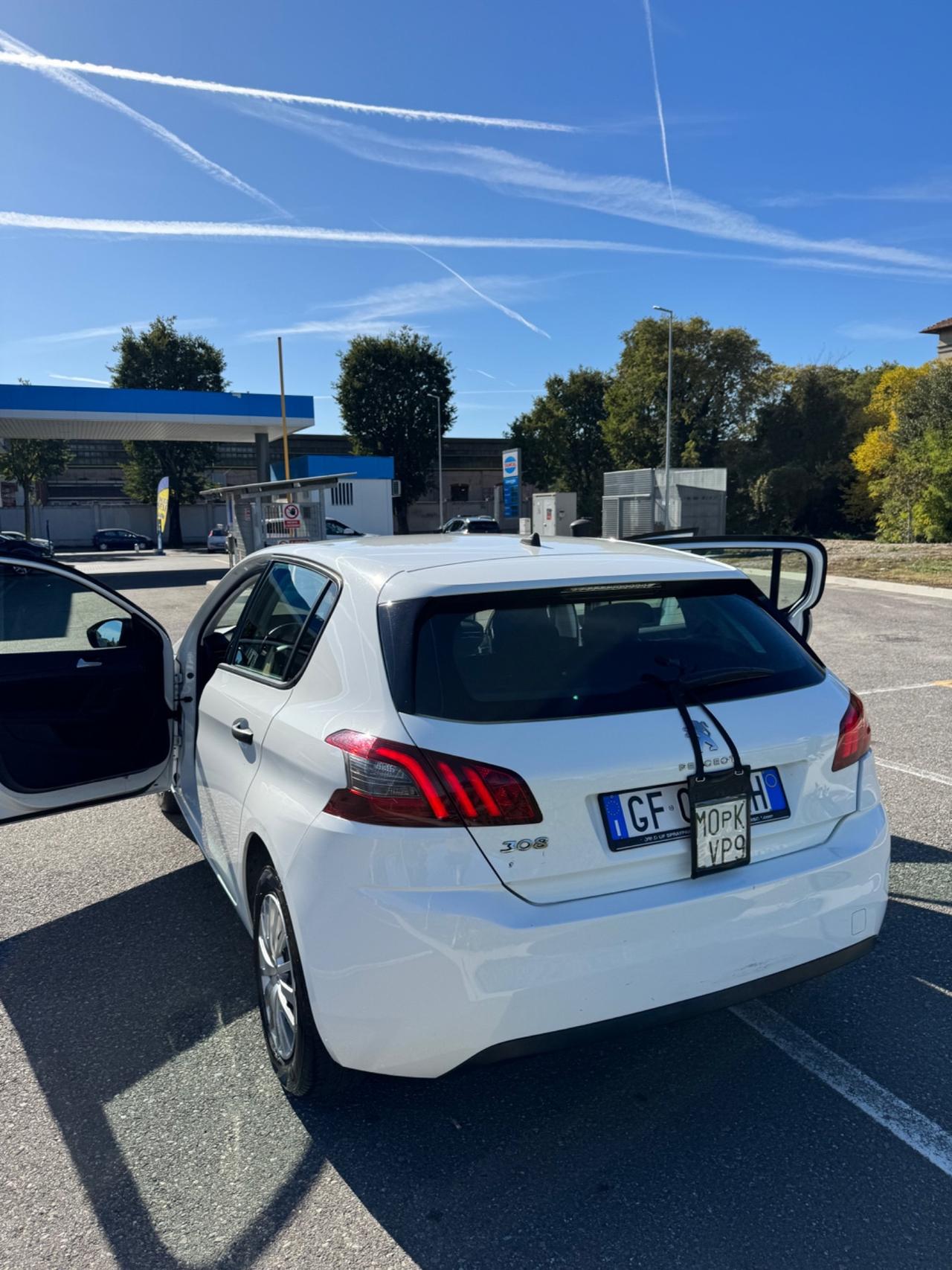 Peugeot 308 BlueHDi 100 S&S Business