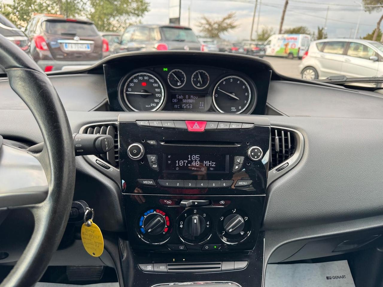 Lancia Ypsilon 0.9 TWINAIR 85CV DFN AUTOM GOLD 2012