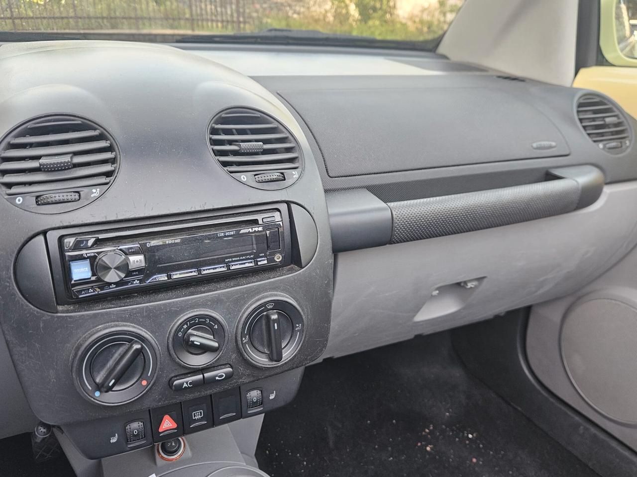 Volkswagen New Beetle 1.4 16V Cabrio