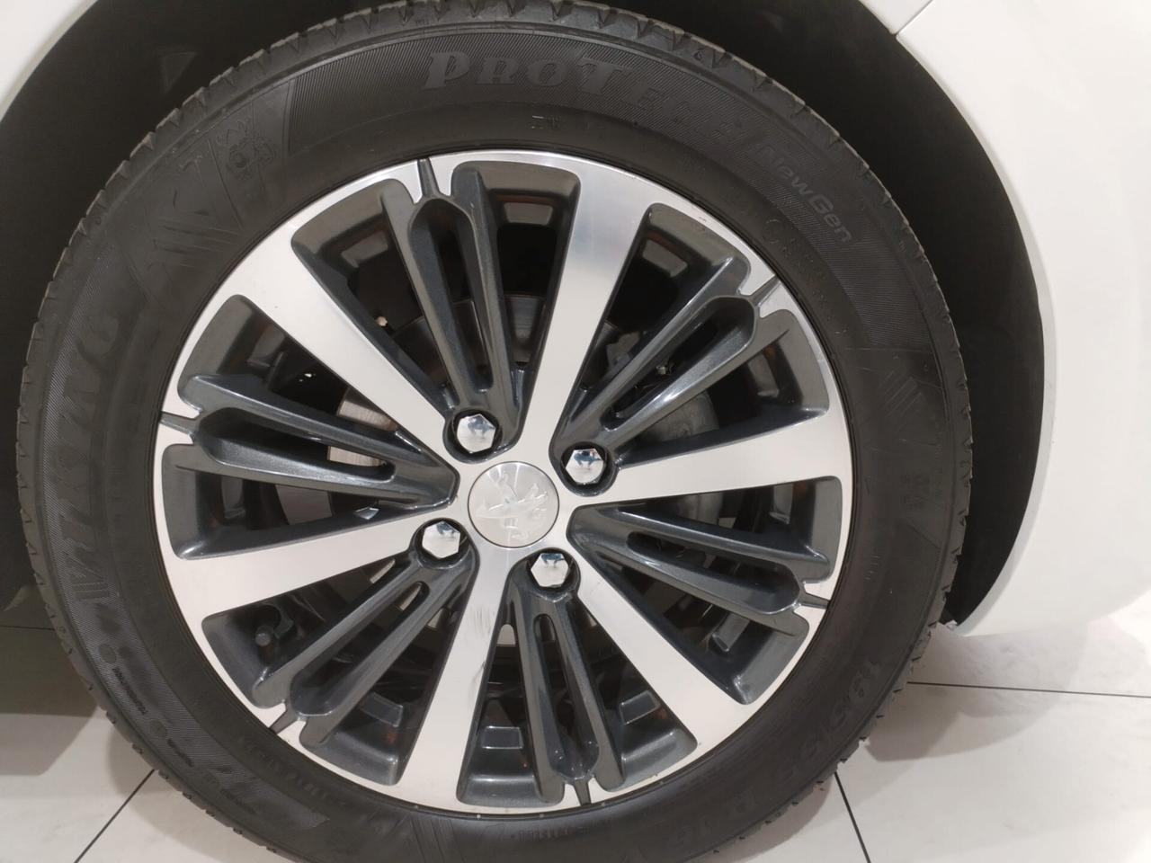 Peugeot 208 BlueHDi 100 5 porte Allure