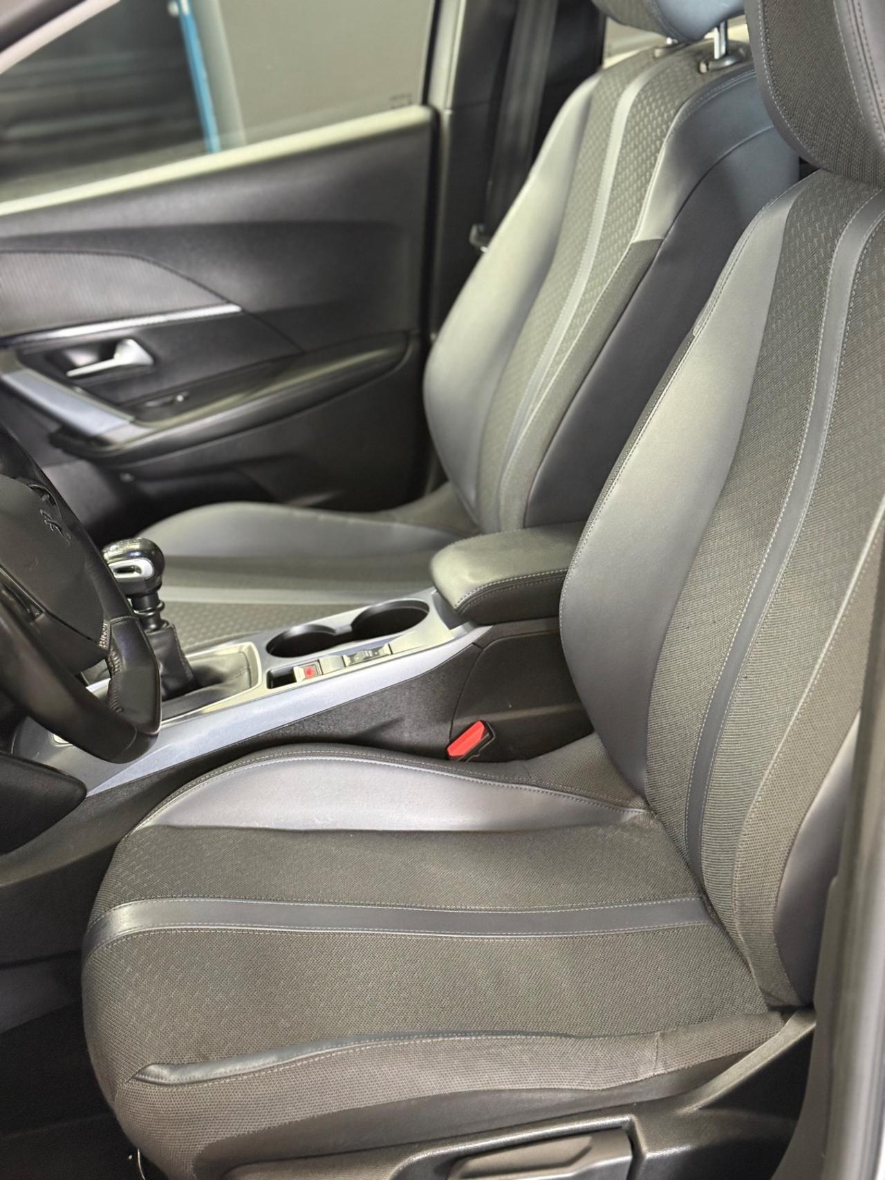 Peugeot 2008 BlueHDi 100 S&S Allure Navi Pack