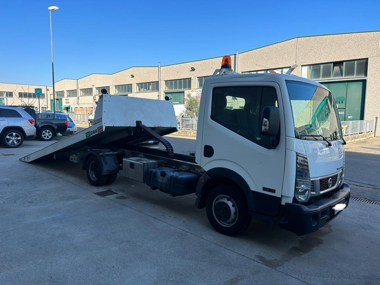 Nissan Cabstar CARROATTREZZI scarrabile comear