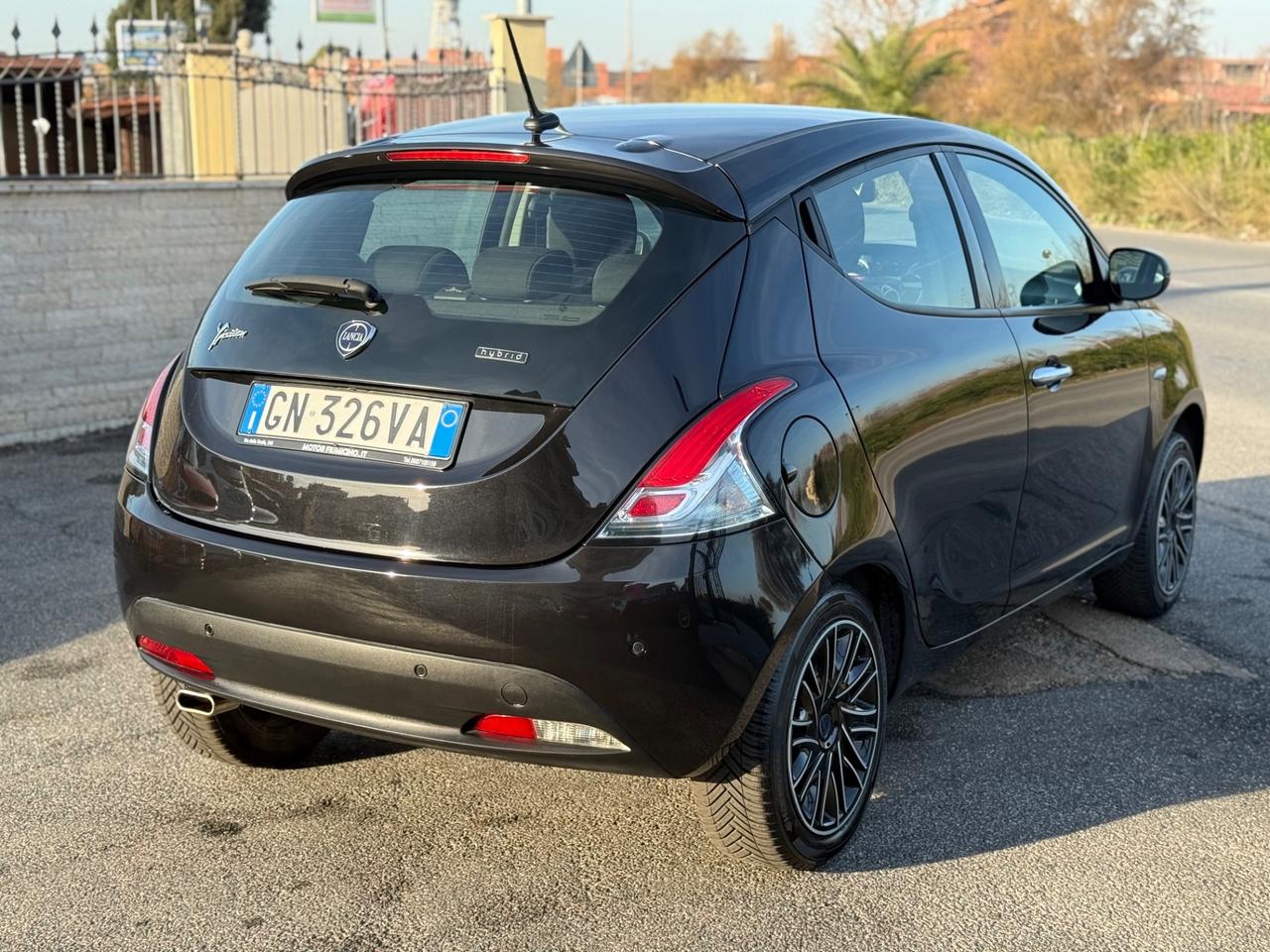 Lancia Ypsilon 1.0 FireFly 5 porte Hybrid Gold