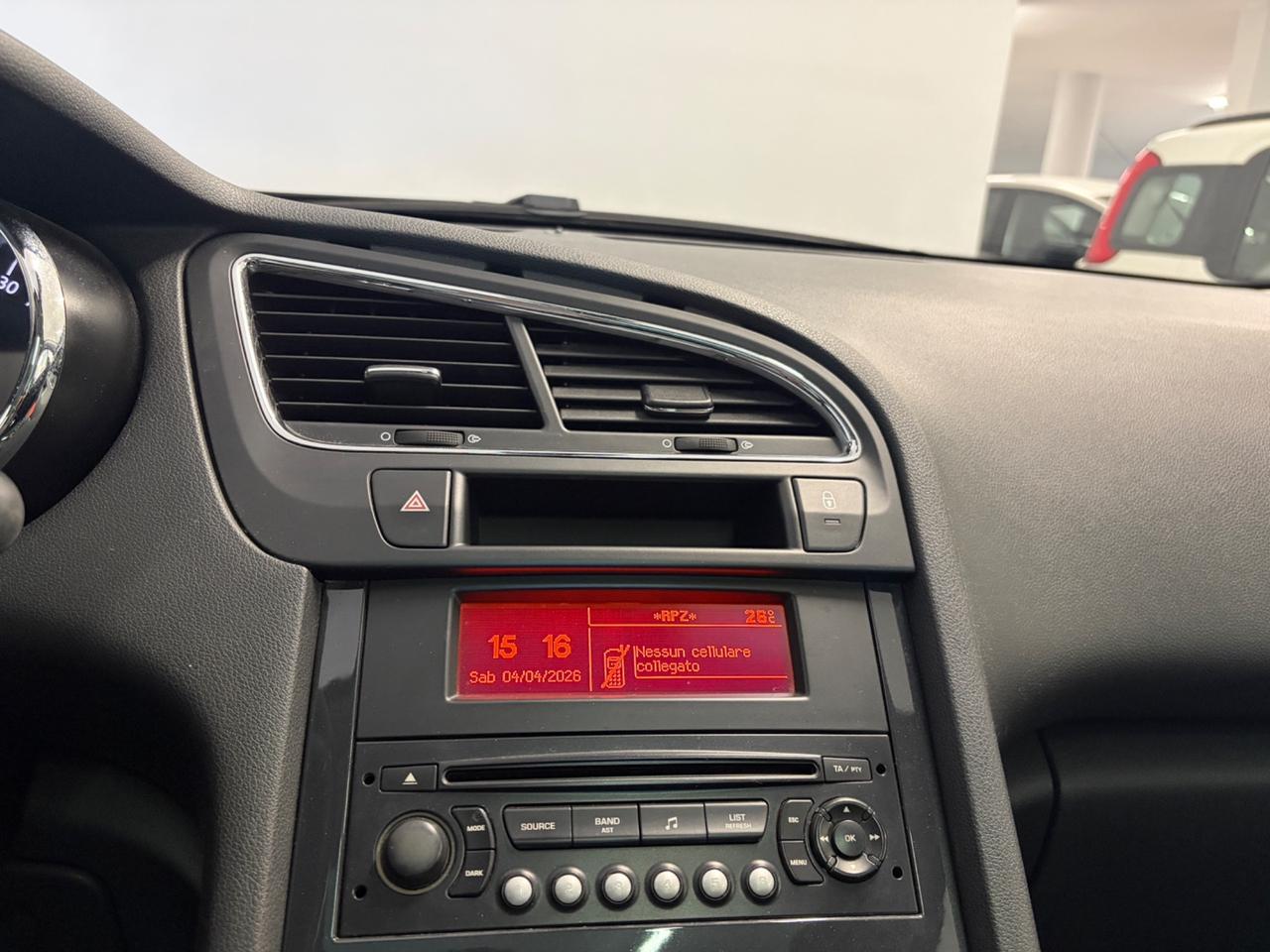 Peugeot 5008 1.6 HDi 112CV cambio robotizzato Tetto panoramico