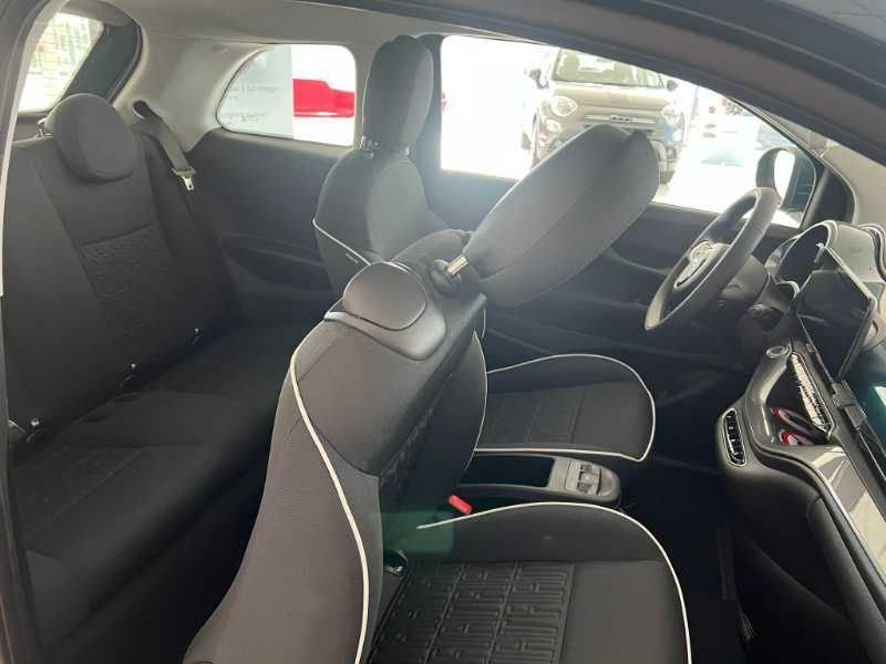 FIAT 500e 500 Nuova 500 Hatchback My23 La Nuova 500 - 320 Berlina